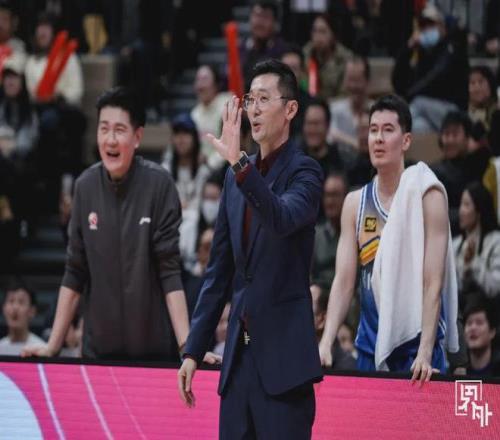 杨毅质疑詹,为何缺席科,比追悼会及,B体育官网,APP下载,注册领彩金,官方网站,网站入口