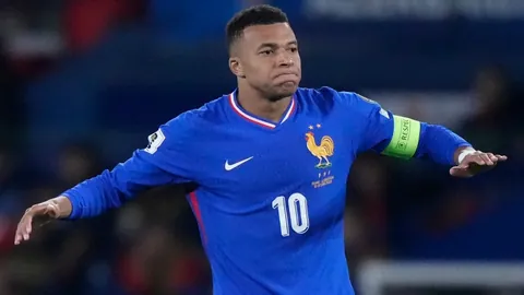 《揭秘阿隆索的未知挑战：他能否力挽狂澜，带领球队渡过难关？》